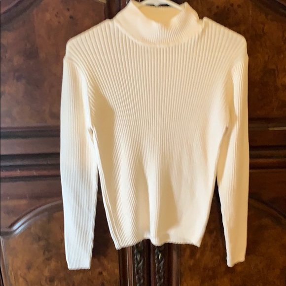 Women’s sweaters! - Picture 2 of 3